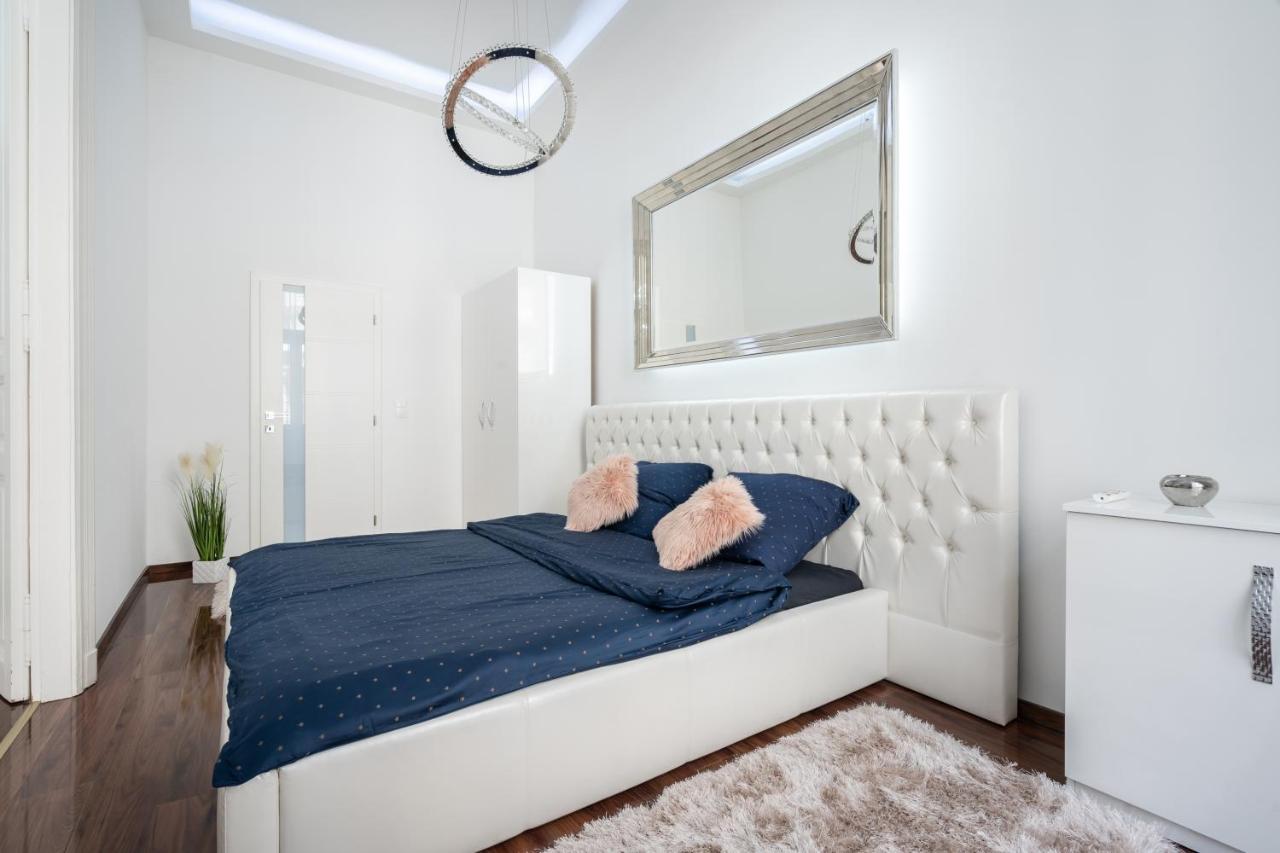 Opera Balkony Luxury Apartment With Free Parking Будапеща Екстериор снимка
