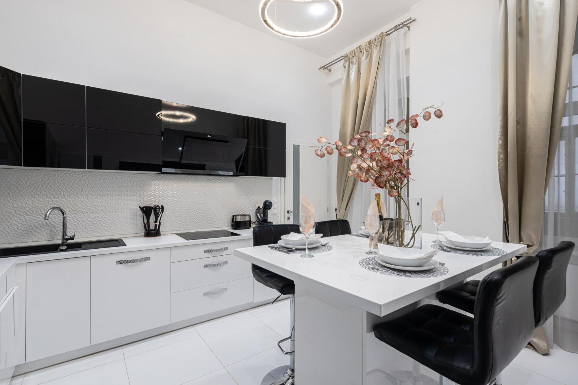 Opera Balkony Luxury Apartment With Free Parking Будапеща Екстериор снимка