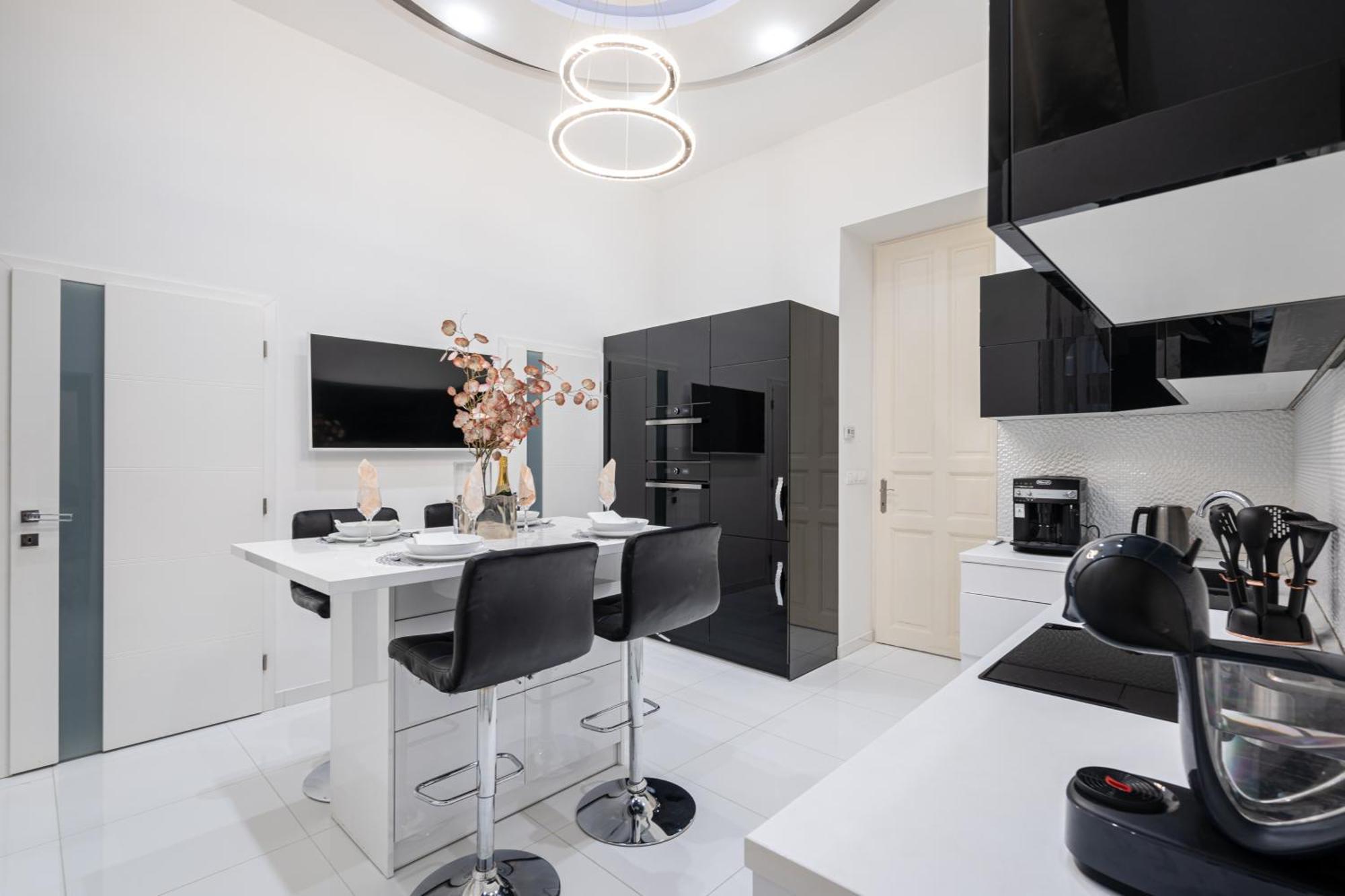 Opera Balkony Luxury Apartment With Free Parking Будапеща Екстериор снимка