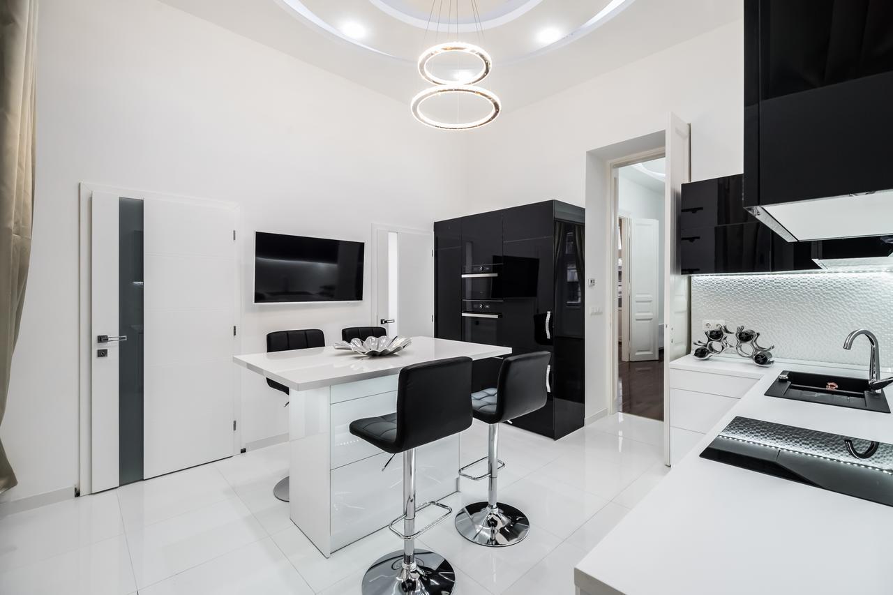 Opera Balkony Luxury Apartment With Free Parking Будапеща Екстериор снимка