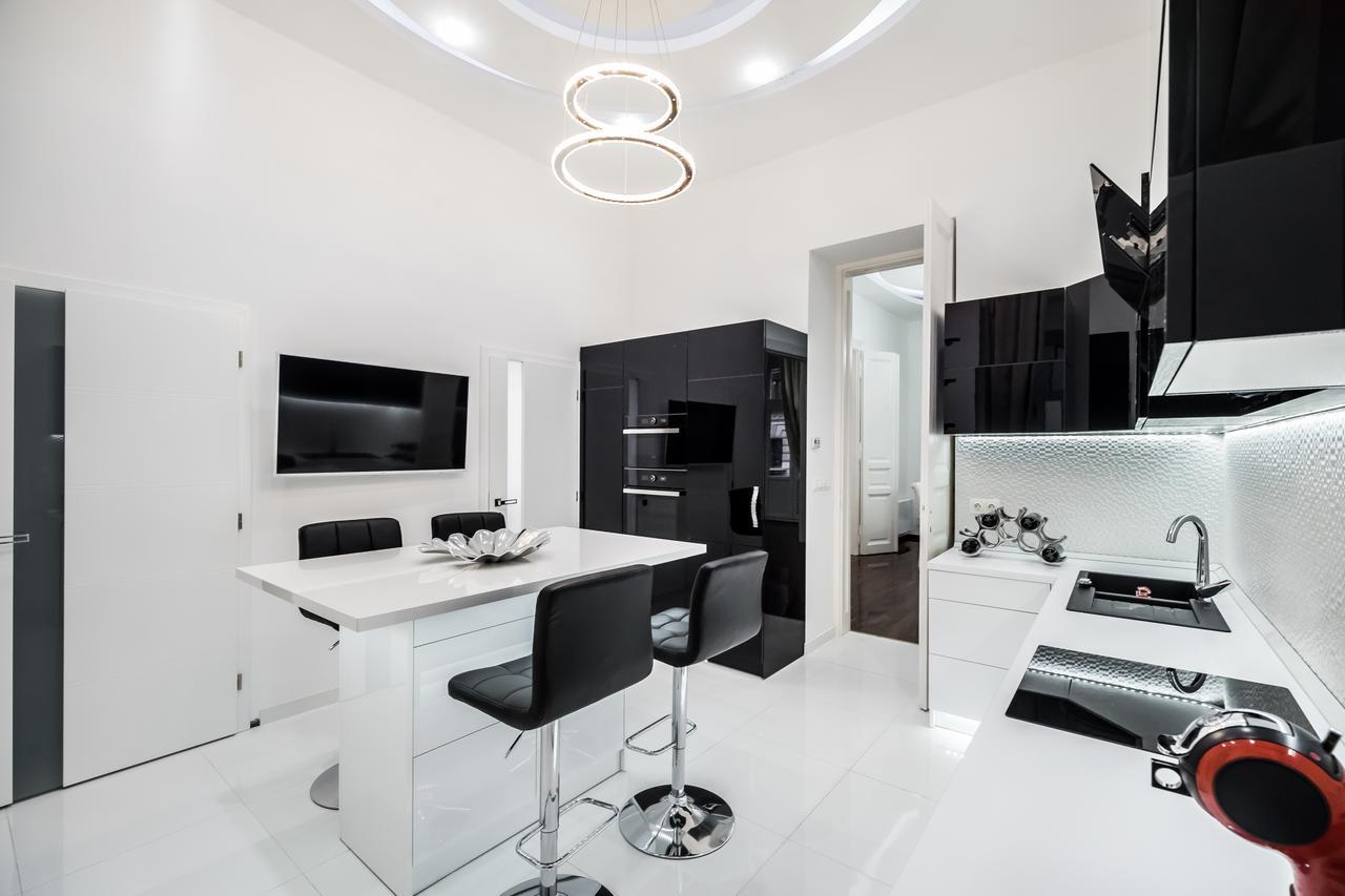 Opera Balkony Luxury Apartment With Free Parking Будапеща Екстериор снимка
